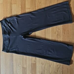 Nike Fit Dry Black Capri Athletic Workout Pants Women's Size Medium